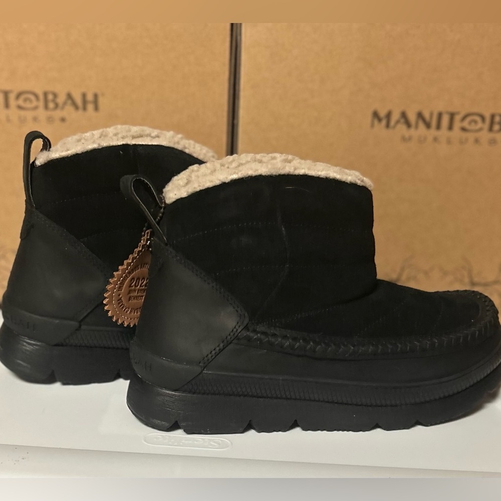 Manitobah Woman’s WP Pacific Insulated Black Pull On Puffer Boots 7, 7.5 or 8 - Picture 2 of 11